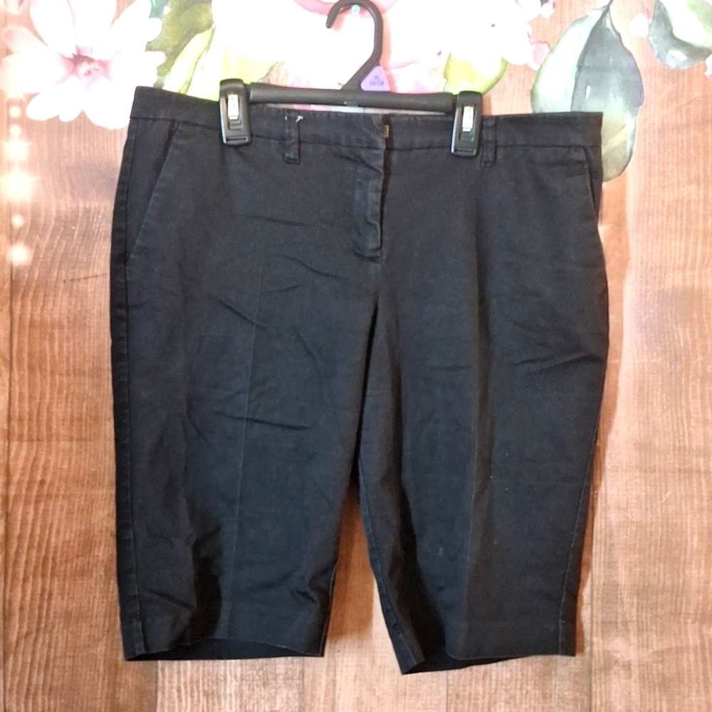 NEW YORK & CO BLACK SHORTS SIZE 12 STRETCH